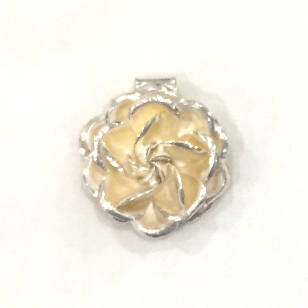 NWOT silver rose pendant